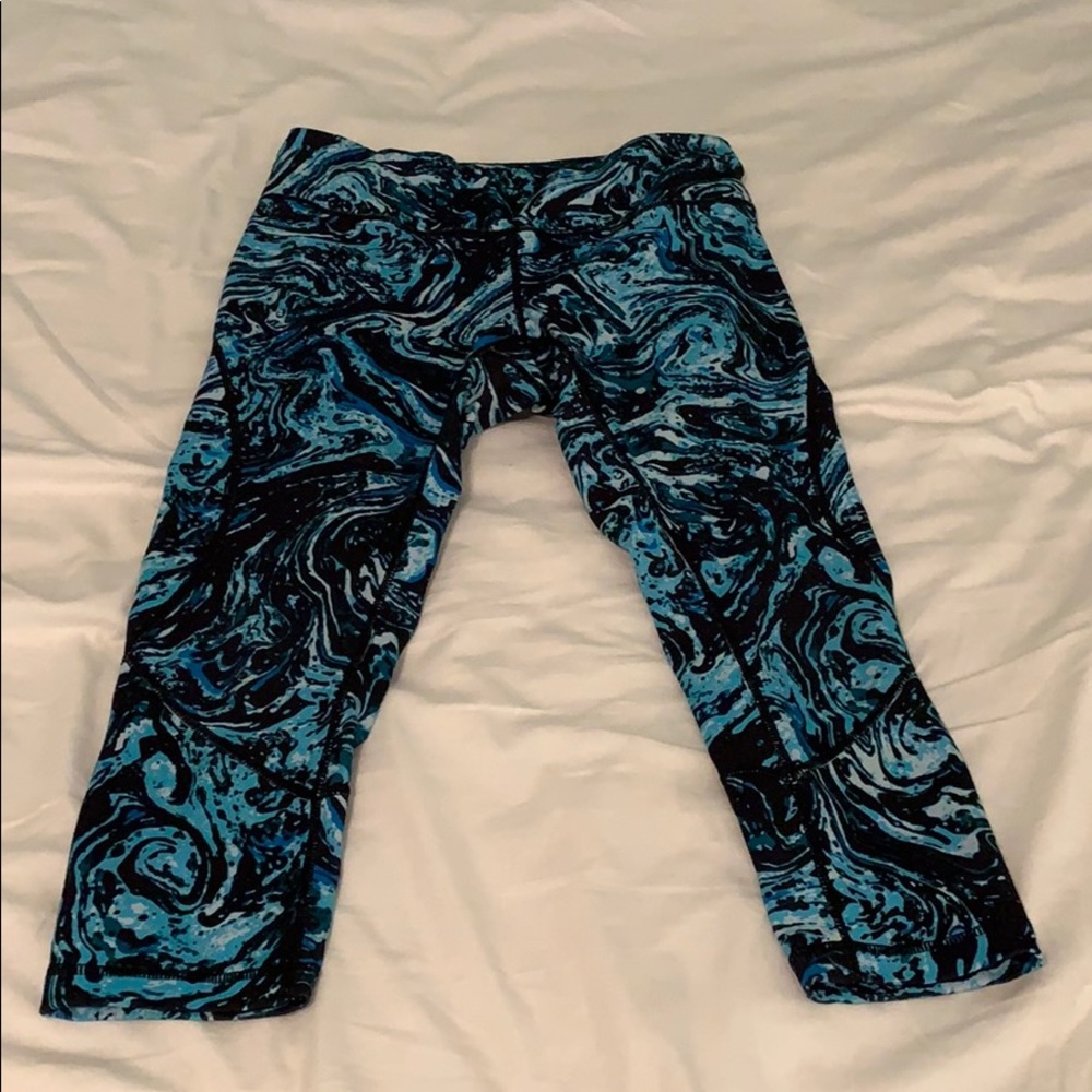 Blue pattern crop Zella leggings